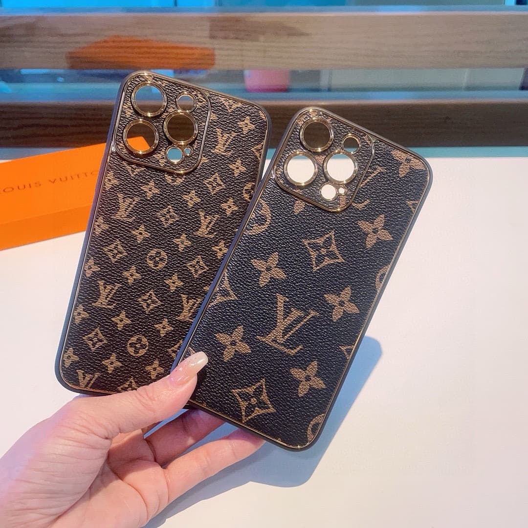 LOUIS VUITTON iPhone Case Classic Monogram pattern fully covers the camera