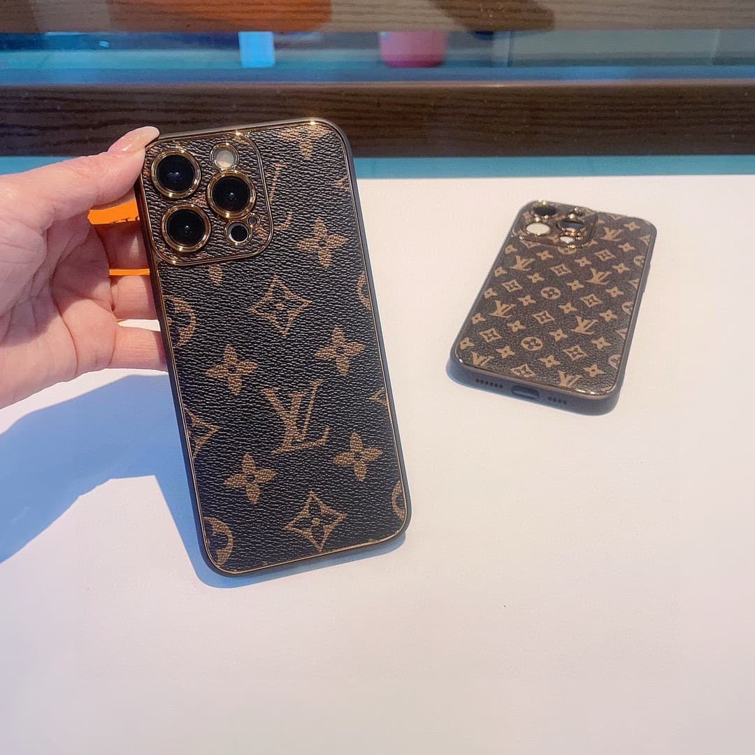 LOUIS VUITTON iPhone Case Classic Monogram pattern fully covers the camera