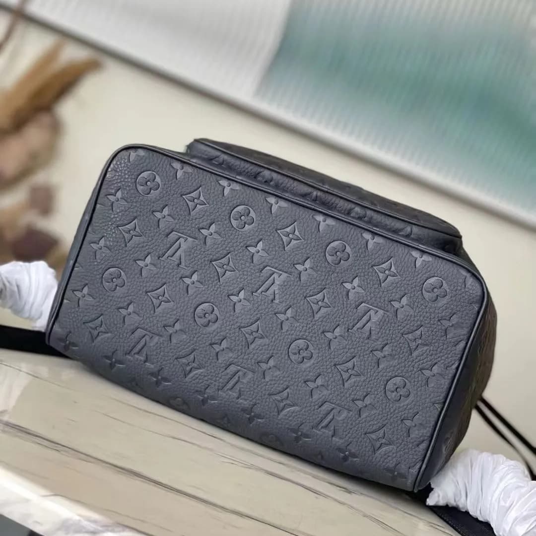 LOUIS VUITTON Backpack Montsouris dark pattern