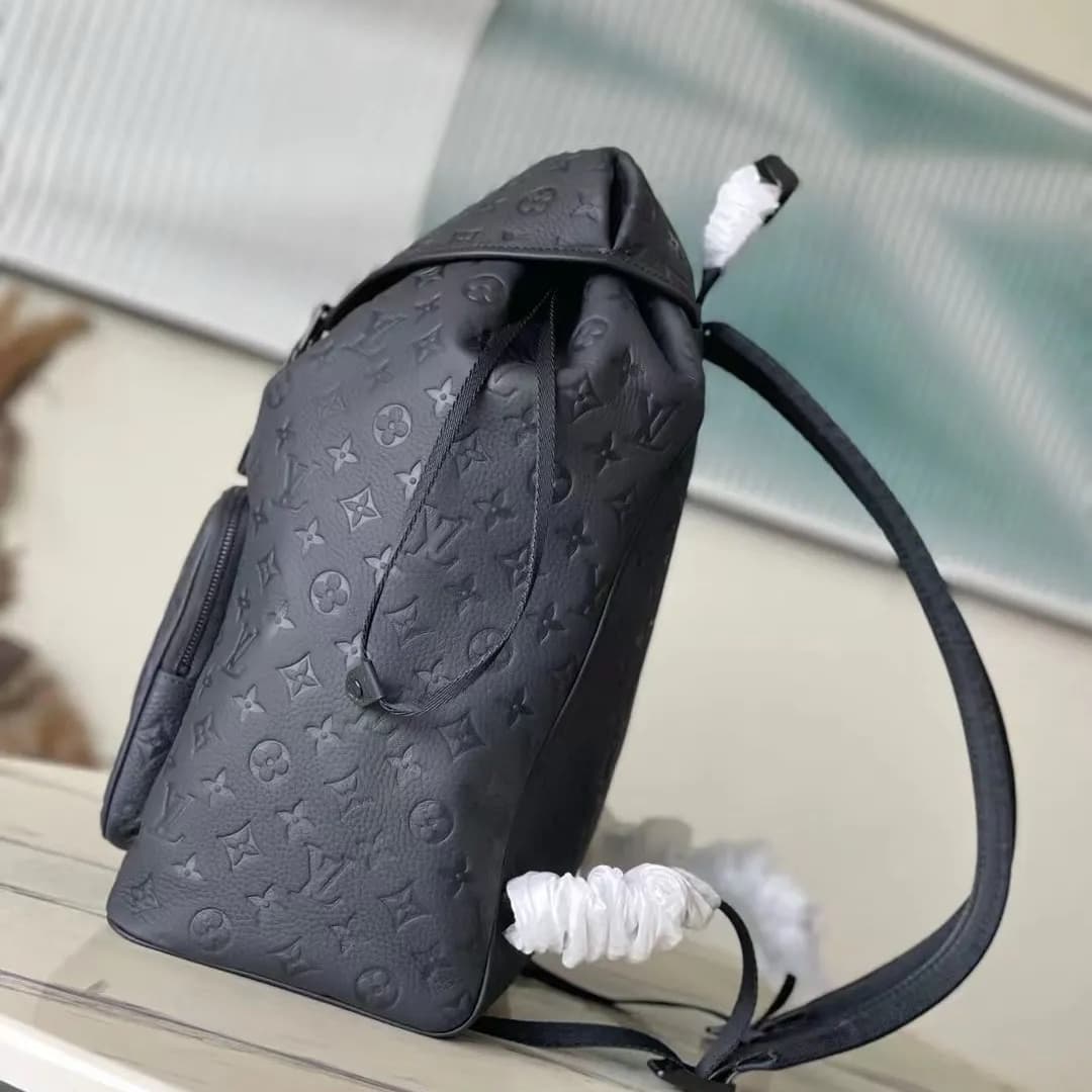 LOUIS VUITTON Backpack Montsouris dark pattern