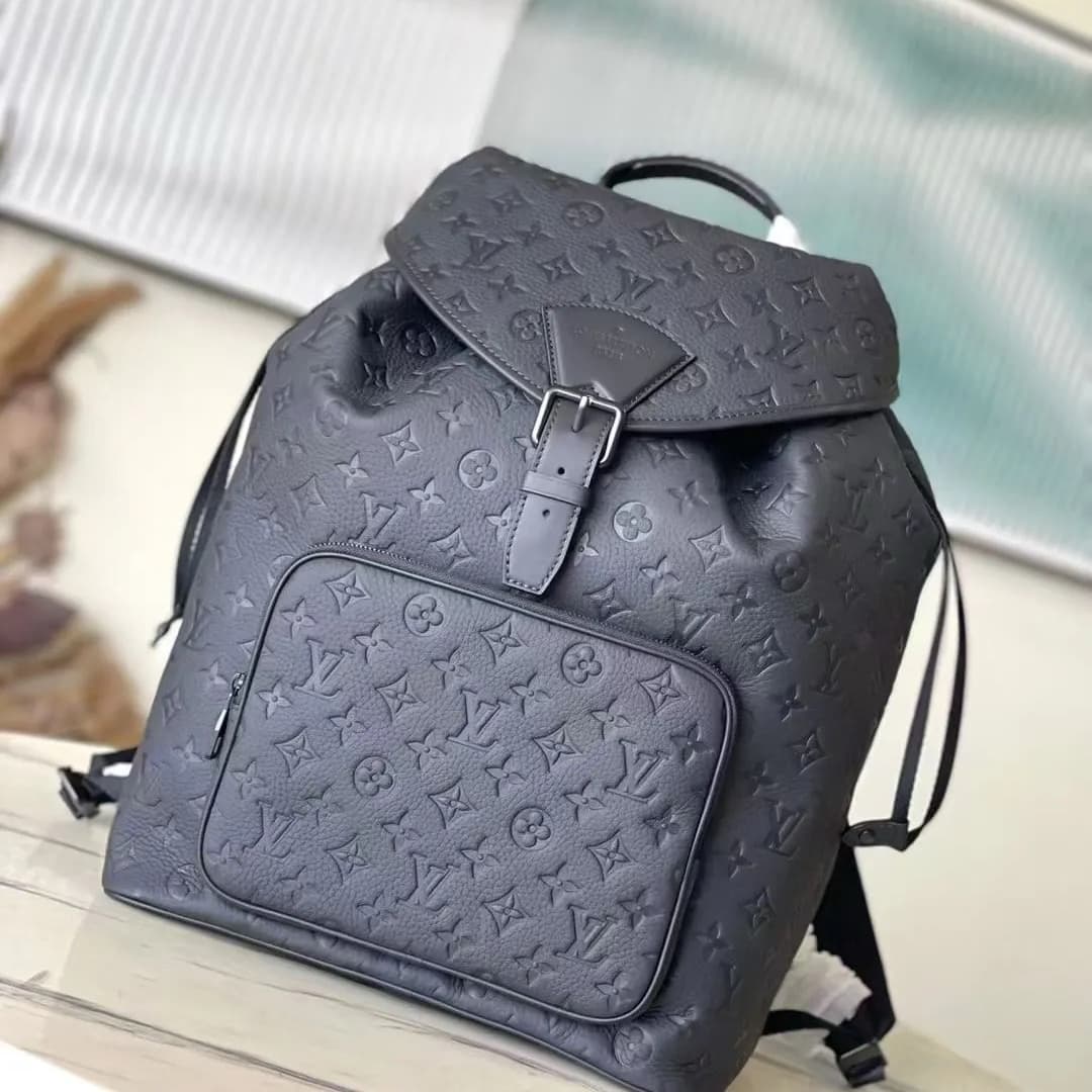 LOUIS VUITTON Backpack Montsouris dark pattern