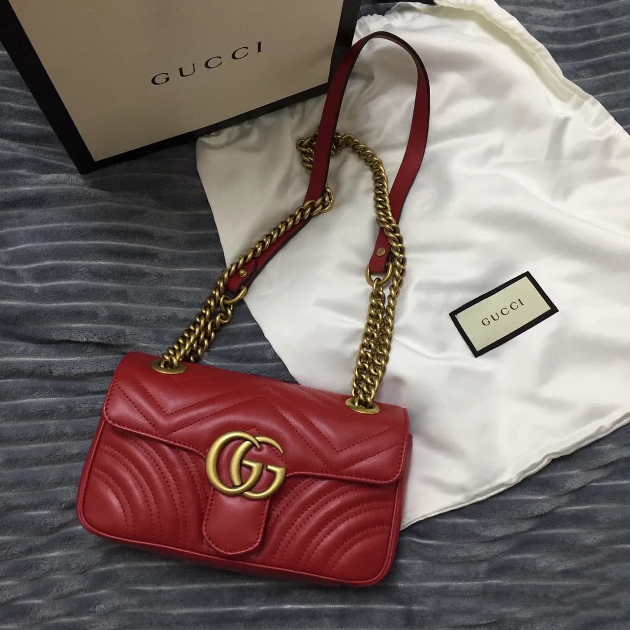 GUCCI GG Marmont matelassé mini bag red