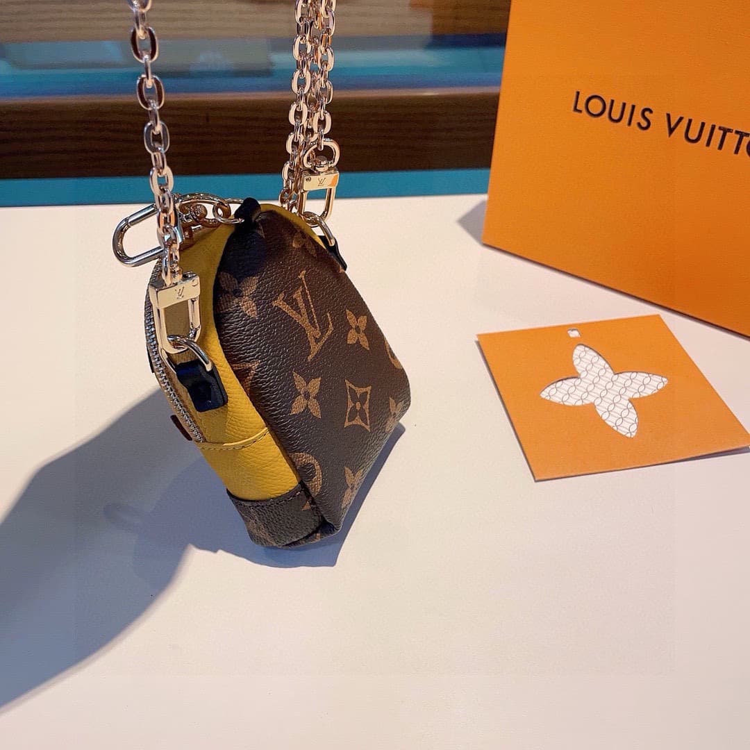 LOUIS VUITTON Minions single eye Minibag for bank card earphones coins key & hanging accessories