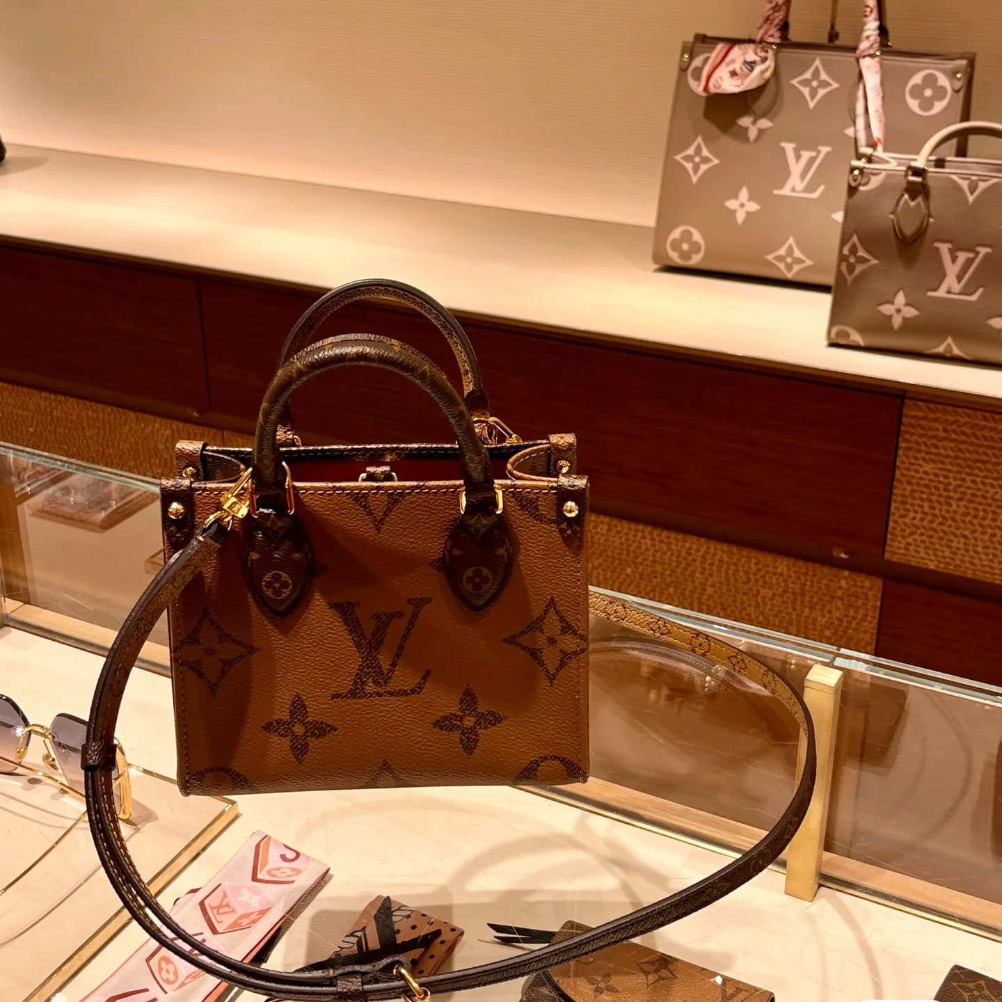 LOUIS VUITTON OnTheGo BB handbag fashionable and functional ideal everyday companion