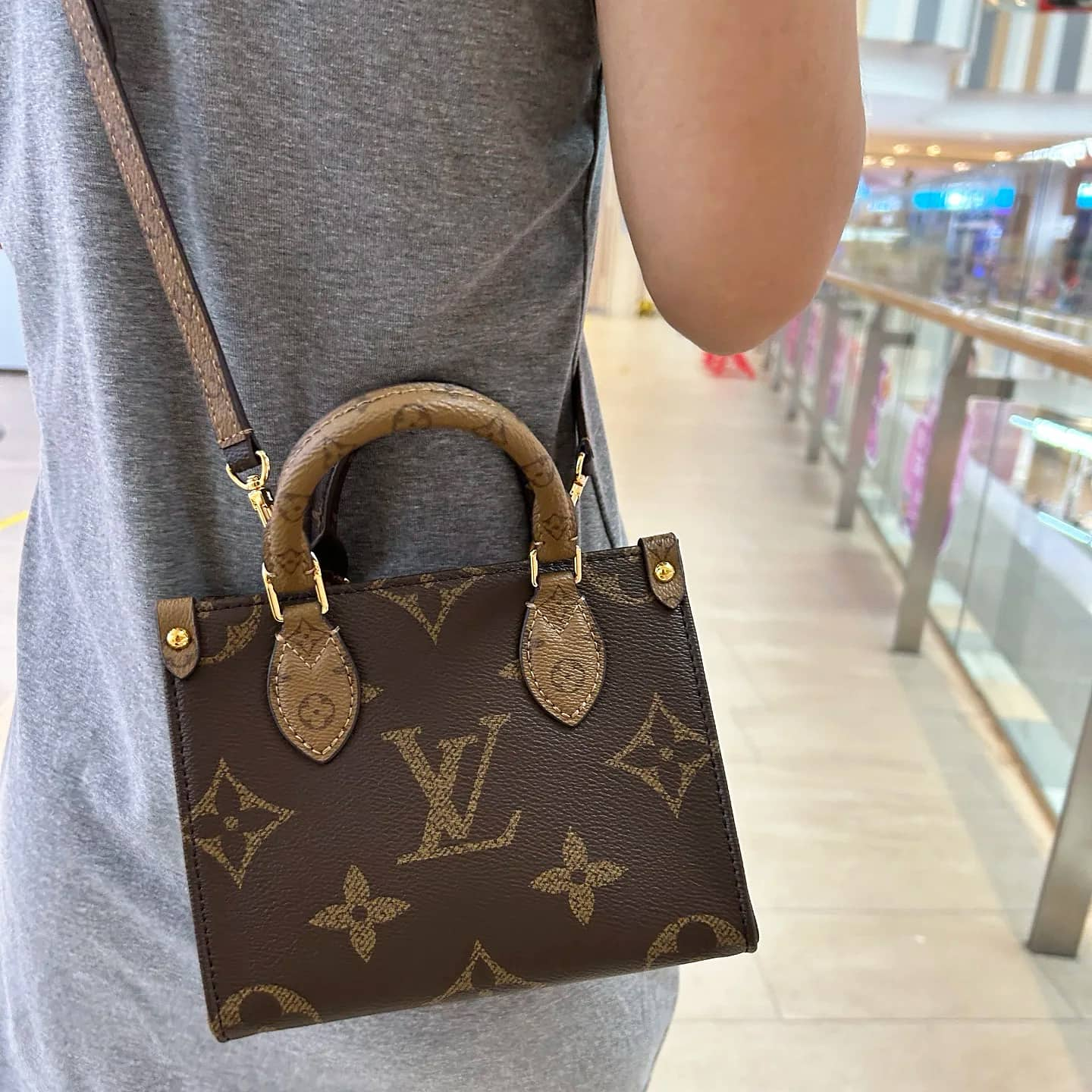 LOUIS VUITTON OnTheGo BB handbag fashionable and functional ideal everyday companion