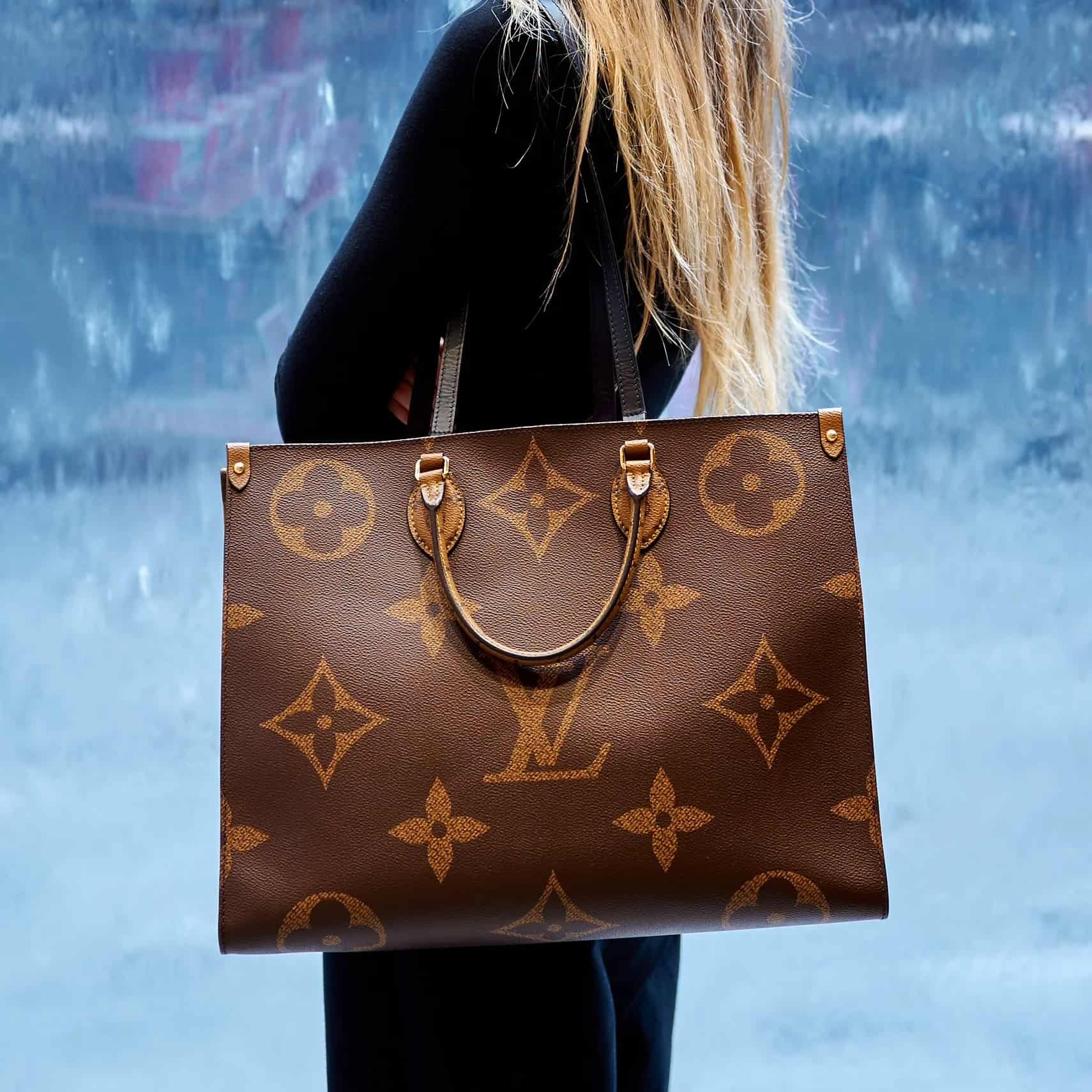 LOUIS VUITTON OnTheGo big size handbag fashionable and functional ideal everyday companion