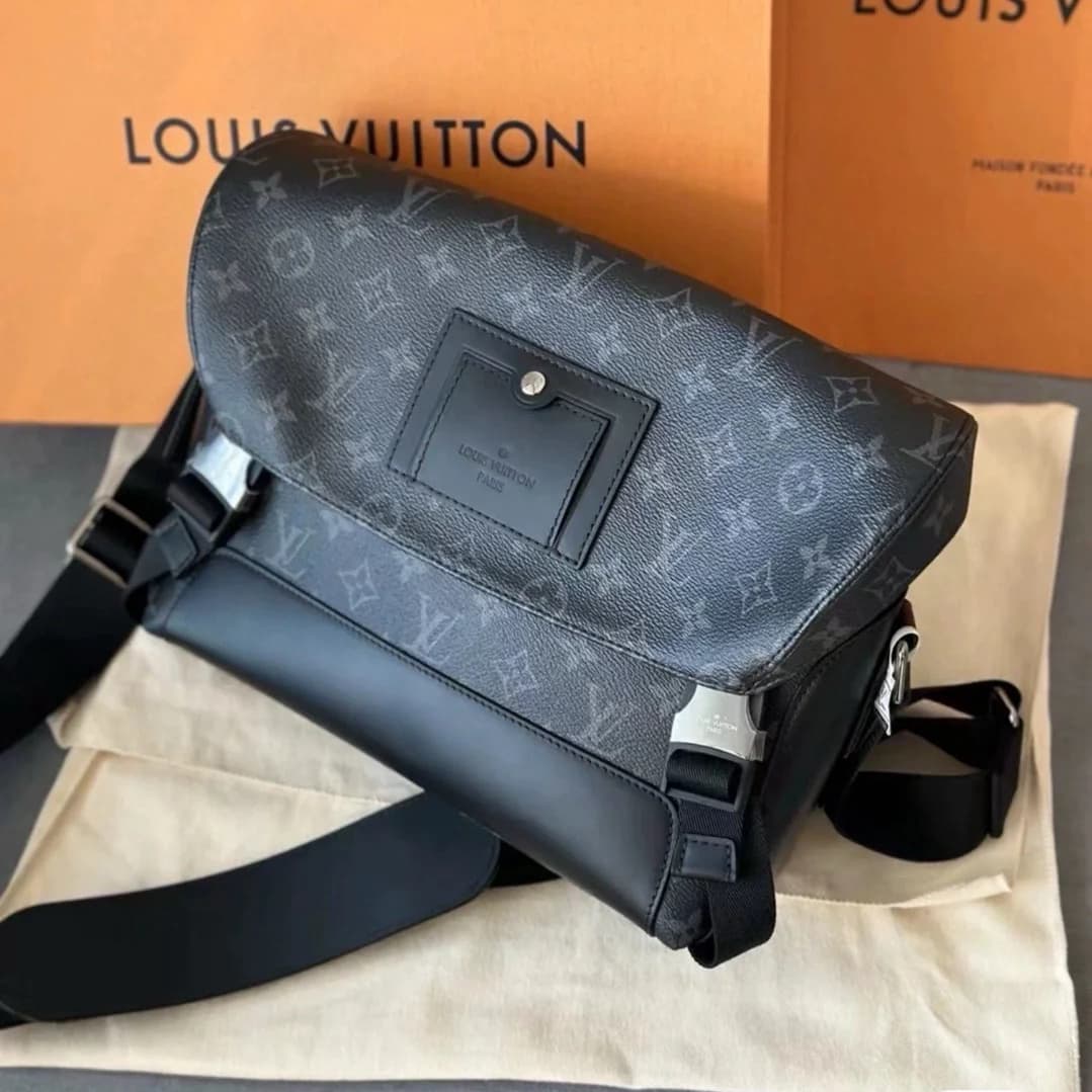 LOUIS VUITTON handbag Messenger PM Voyager