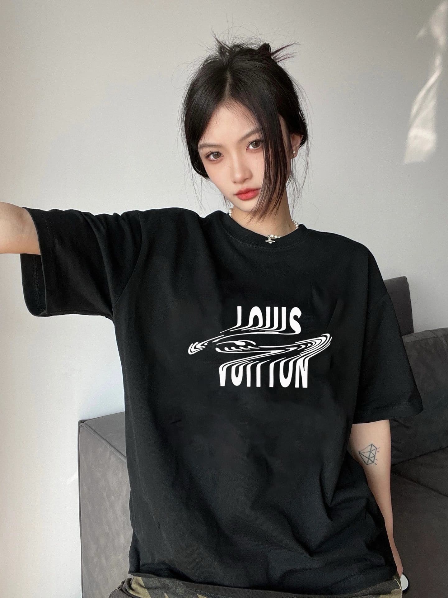 Louis Vuitton T-shirt Unisex Women`s & Men`s New Short Sleeve oversize version loose fit