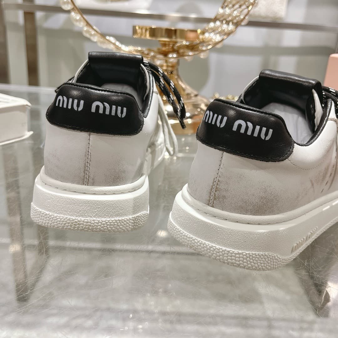 Miu Miu Shoes Women's Lightweight Comfort Impeccable Craftsmanship black shoes tongue