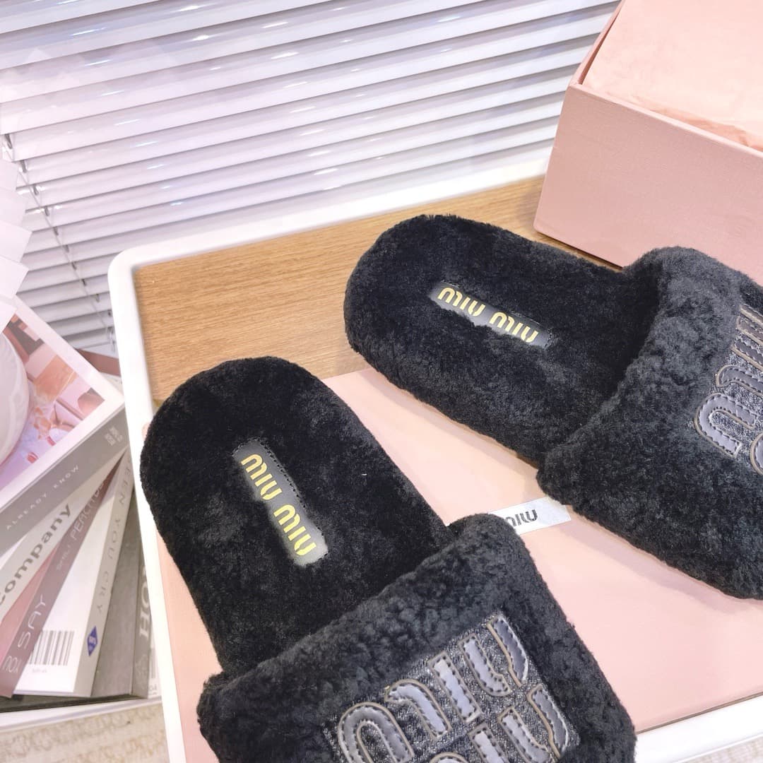 Miu Miu shoes Women‘s Fully Fleece-Lined Flat Slippers Black